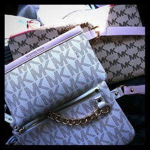 Micheal Kors Wallets/Clutch